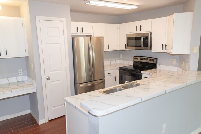 Photo - 2025 Erving Cir