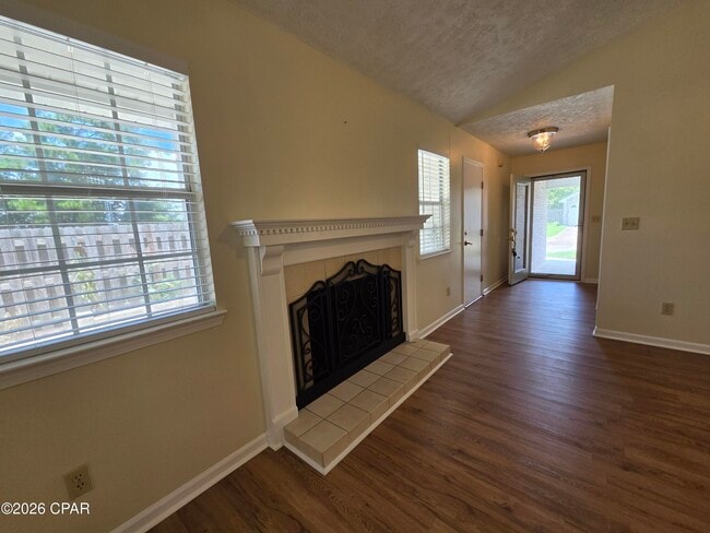 Photo - 4012 Woodridge Rd