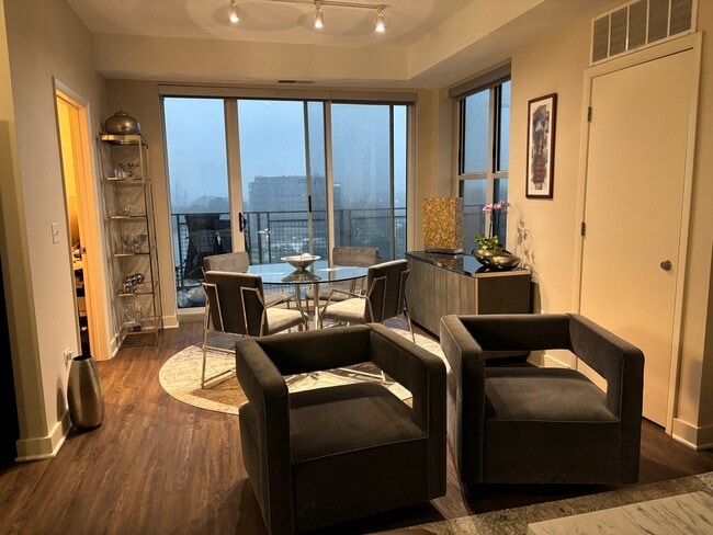 Photo - 770 Skokie Blvd