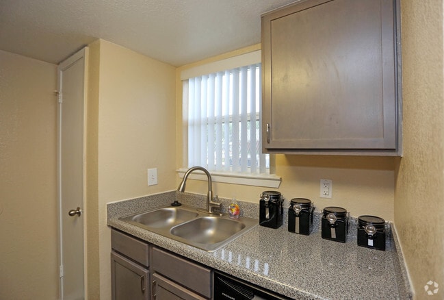 2Bd/1.5Bath Town Home