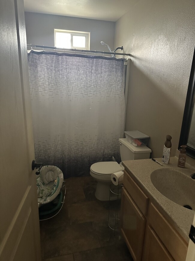 Photo - 466 Tanner St