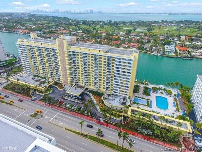 Photo - 2 br, 2 bath  - 5600 Collins Ave # 17 Unit # 17