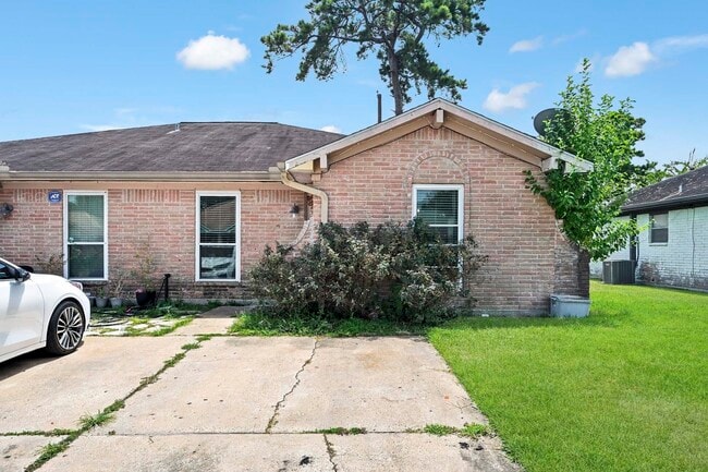 Building Photo - 7303 Housman Unit B