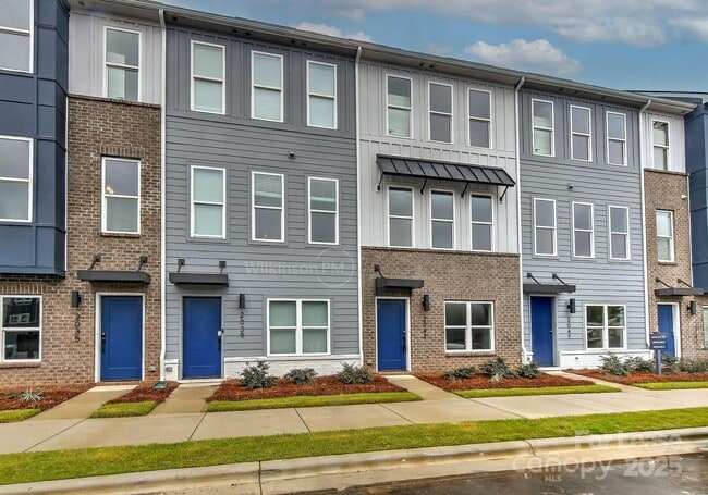 Building Photo - 2043 Clarksdale Dr Rental