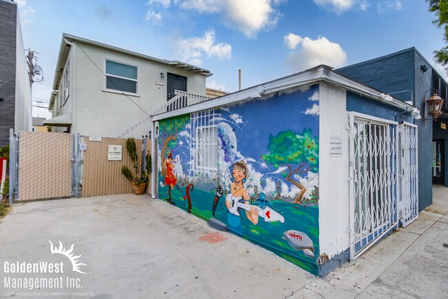 Building Photo - Remodeled 1Bdm 1Ba Upstairs Condo in the H...