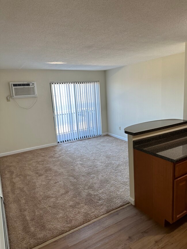 Carlyle House Apartments