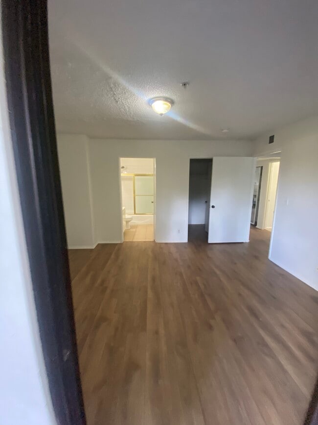 Photo - 2400 Seneca St Unidad 102