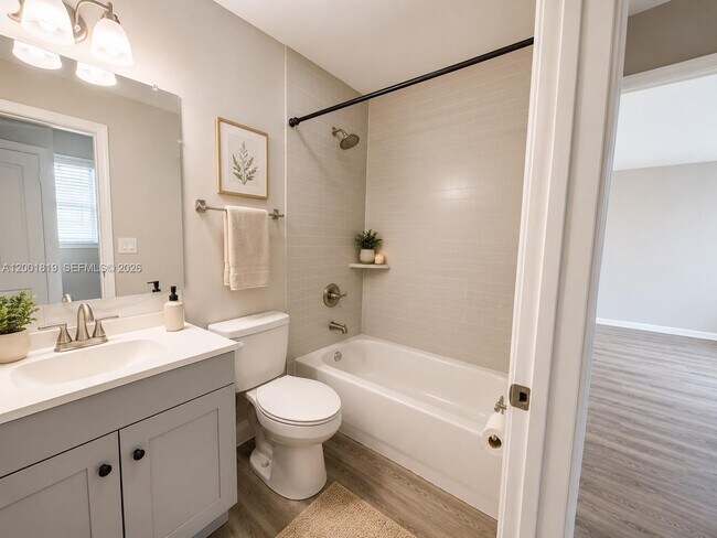 Photo - 313 Country Club Oval Unit 11