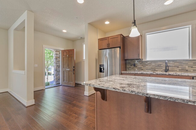 Photo - 476 NE 76th Ave