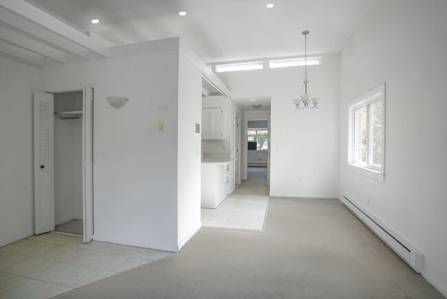 Photo - 24 Presidential Dr