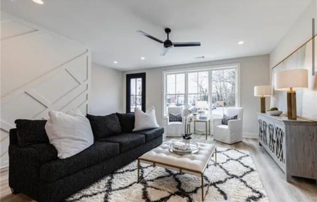 Photo - 585 King Arnold St