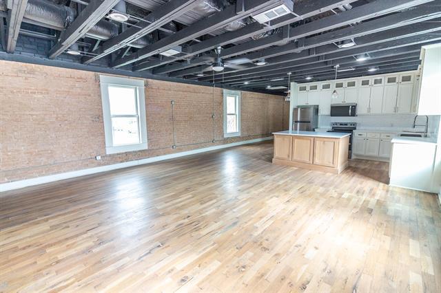 Photo - 219 W Mulberry St