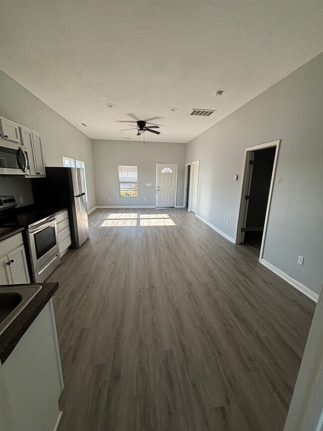 Photo - 503 W Hovey St
