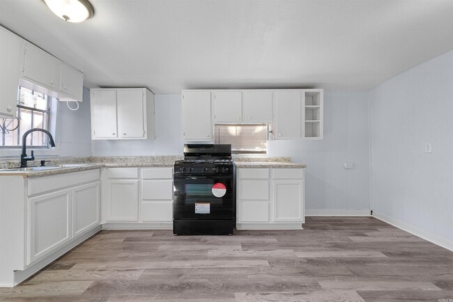 Photo - 4423 W 26th St