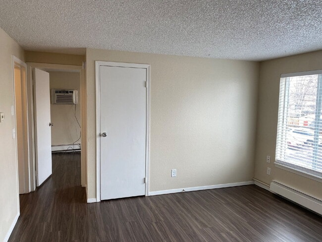 Photo - "One Month Free Rent with Signed 12 month Lease, 2-Bed Gem in Denver – Cozy 920 Sq. Ft." Unit 4