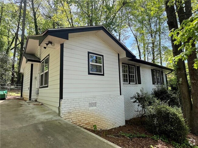 Building Photo - 2032 S Akin Dr Rental