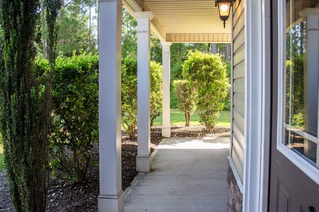 Photo - 1266 Coachman Way
