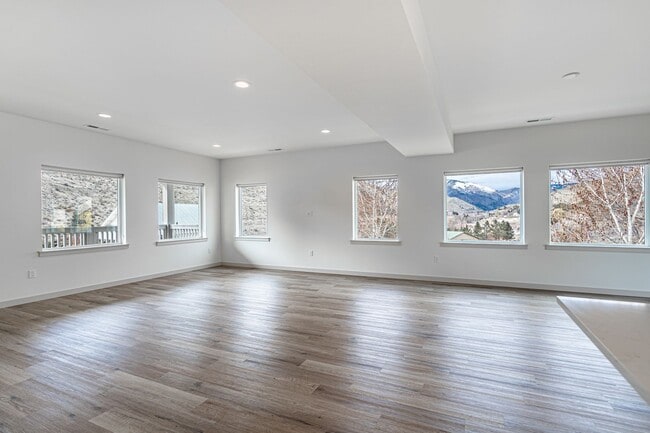 Photo - Newer Construction! 3 bed/2.5 bath, double garage, central heat/air, VIEWS!
