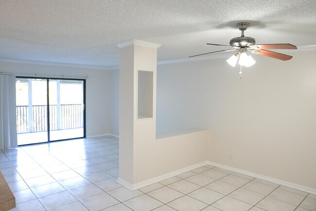Photo - 2112 S Cypress Bend Dr Unit 404