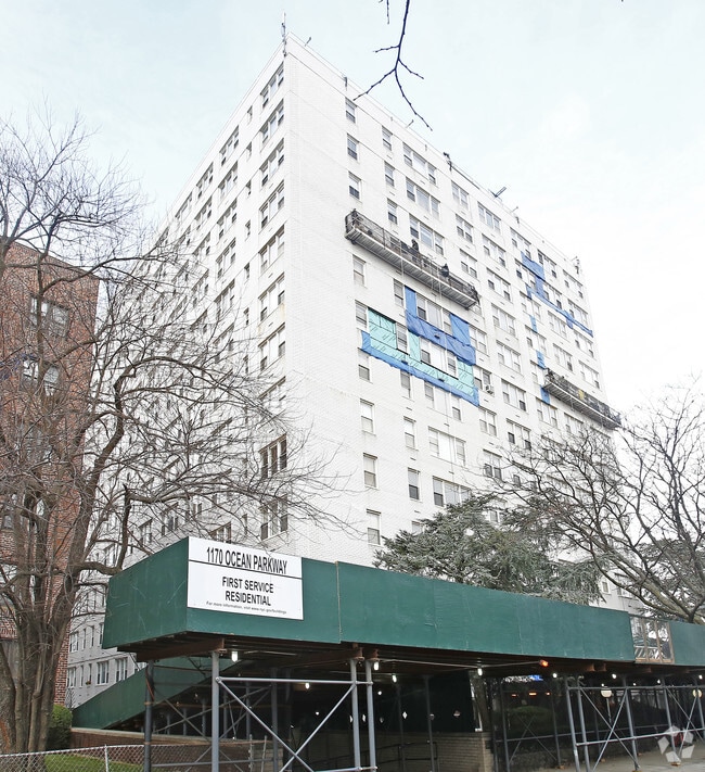 Primary Photo - Sutton House Apartments