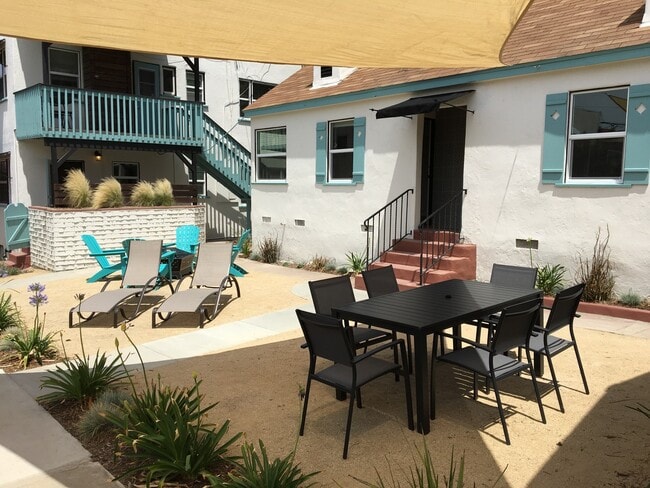 Photo - Must See! Amazing Studio in Hillcrest - Character GALORE Unit 3951 Centre Street #A