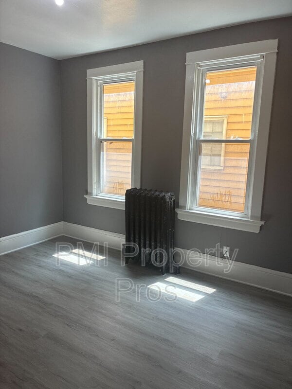 1562 S 7th St Unidad Lower front
