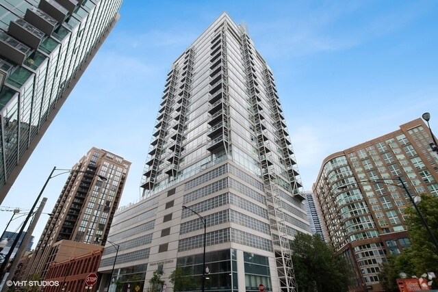 Building Photo - 653 N Kingsbury St Unit 2104 Rental