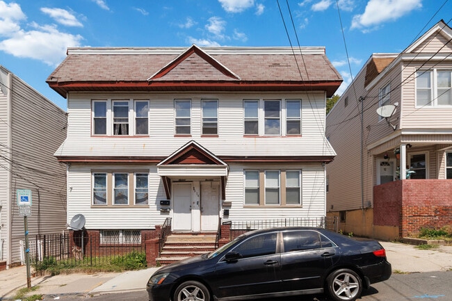 Building Photo - 16 Montrose Terrace Rental