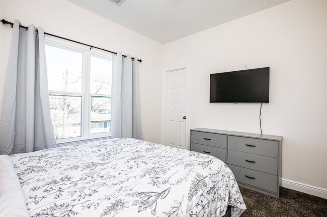 Photo - 5205 Bataan Rd Unit B