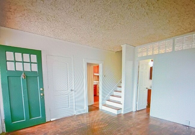 Photo - Minutes to Grounds / 5 Bedroom / 2 Bathroom