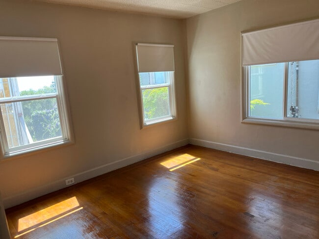 Building Photo - 6127 Majestic Ave Rental