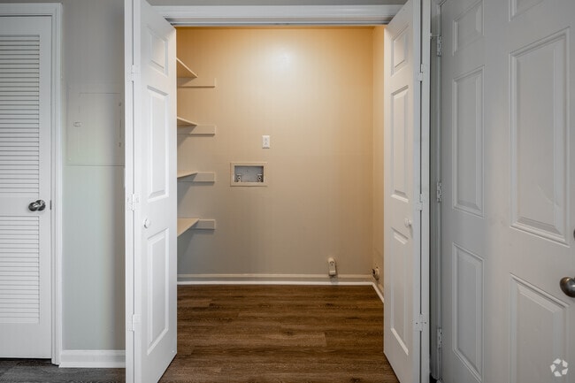 2BR, 1.5BA - Townhome - 1,100 - Laundry Hookups