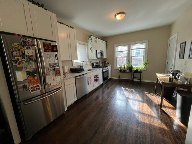 Building Photo - 1209-09B E Kane Pl Unit Lower