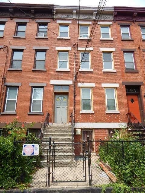 Building Photo - 230 5th St Unit 2