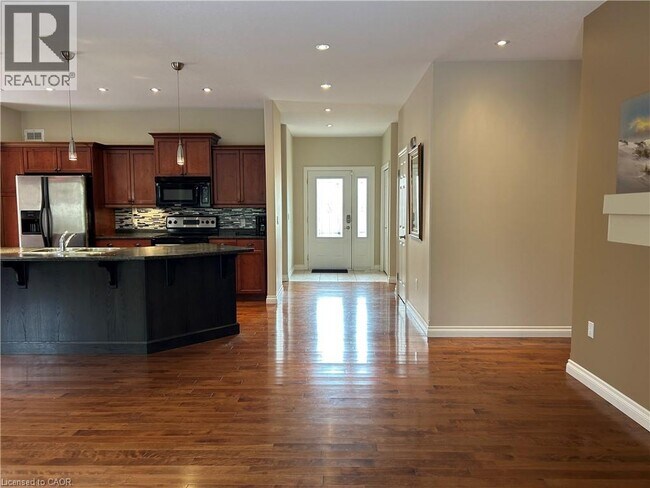 Photo - 27 Werret Ave