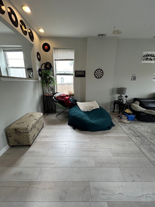 Photo - 2246 W Belden Ave Unit 3F,