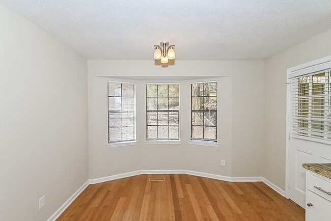 Photo - 6836 Markham Dr