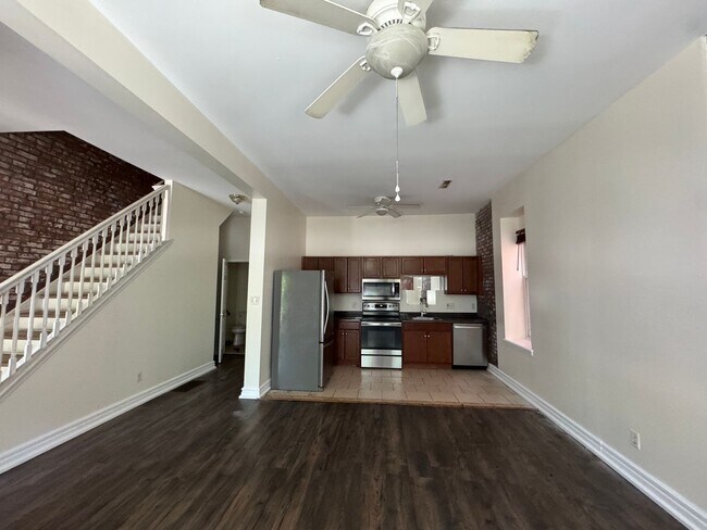 Photo - 2027 Russell Blvd Unit Front