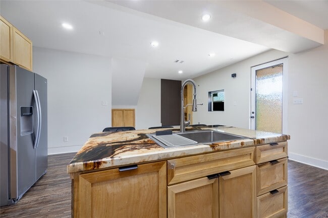 Photo - 10930 Exeter St