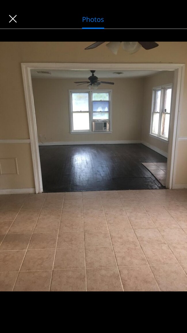 Photo - 719 Commercial