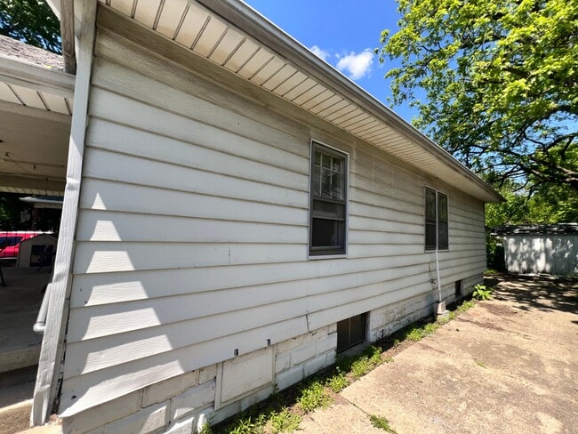 Photo - 1258 E Division St