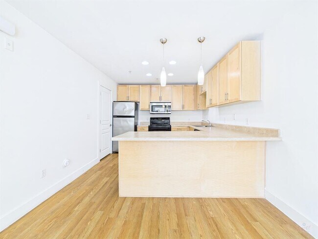 Photo - 711 W 32nd St Unidad 120