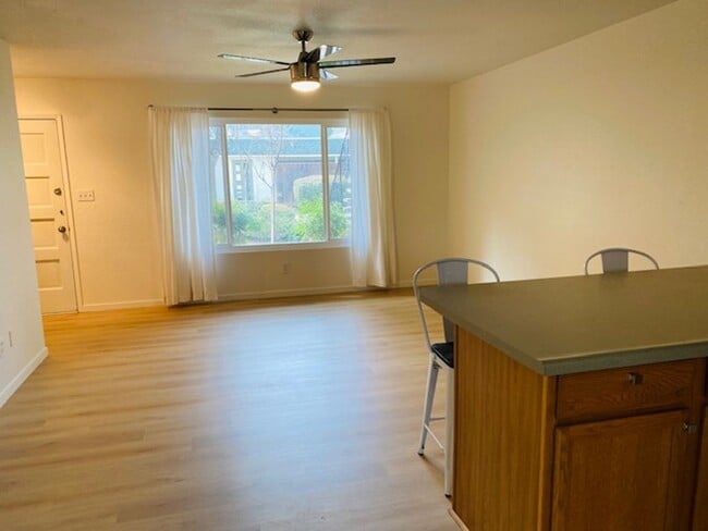 Photo - $1,650 Palm & Shaw, 2 Bedroom Condo - N Wi...