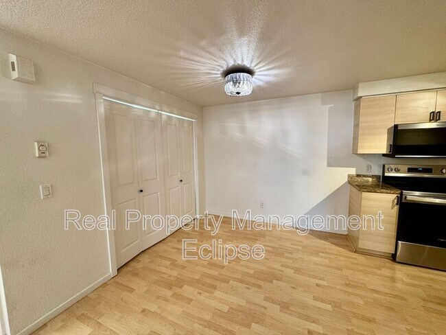 210 9th St Unit E103