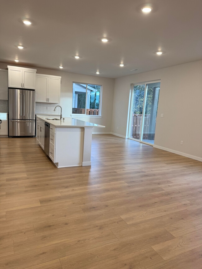 Photo - 439 SW 32nd St