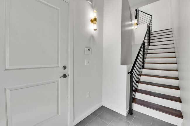 Photo - 2345 Walnut St