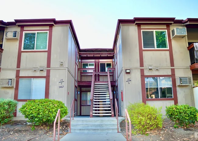 Building Photo - 5462 Adobe Falls Rd Unit 7