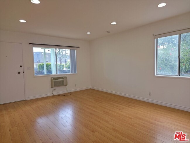 Photo - 2337 W Gramercy Ave Unit 1