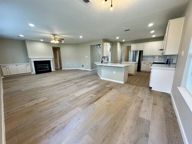Building Photo - 16519 Village View Trail