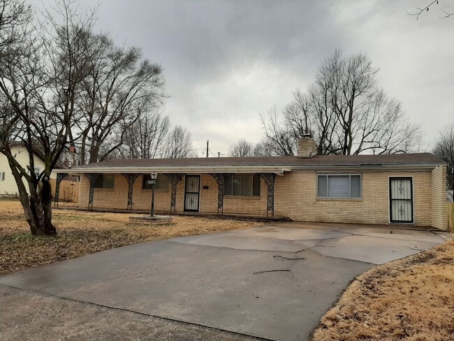 Photo - Totally Updated! New kitchen! 2 Living Areas! Kickapoo School District! $1,295